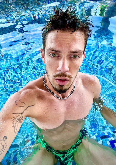Photo nue de fuite OnlyFans de Chris Cool