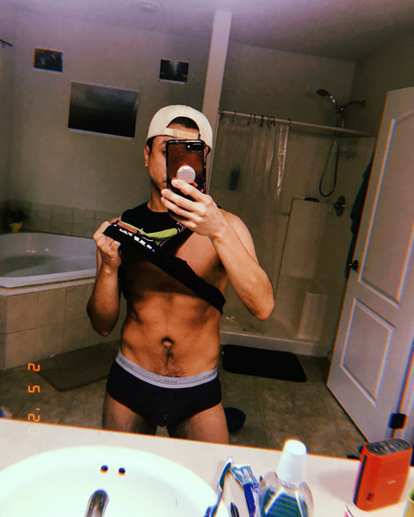 Photo nue de fuite OnlyFans de Cloud