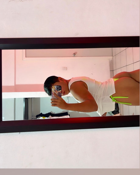 Photo nue de fuite OnlyFans de Plastic Baby