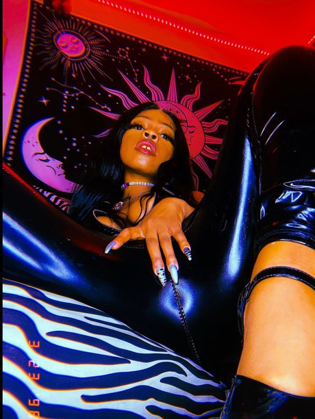 Photo nue de fuite OnlyFans de Saphira
