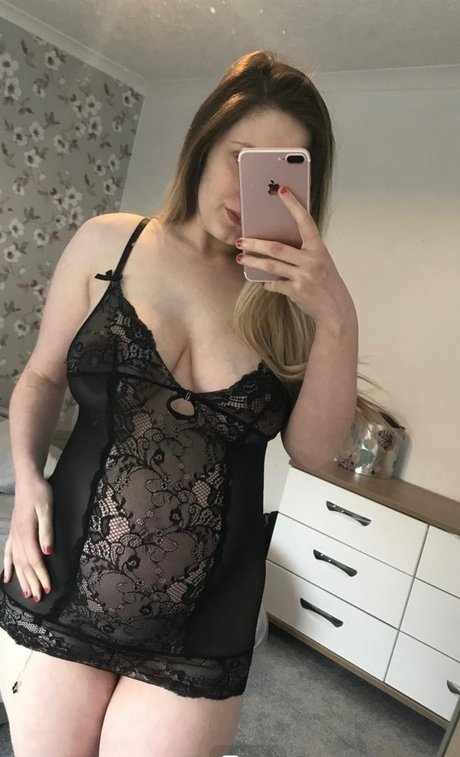 Pregnant Sexy Holly