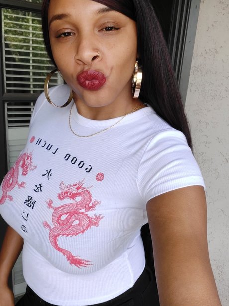 Photo nue de fuite OnlyFans de 420chunli420