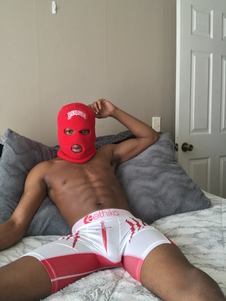 Photo nue de fuite OnlyFans de F A M O  S D A E