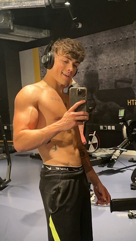 Photo nue de fuite OnlyFans de Connor Robinson