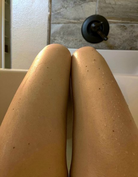 Photo nue de fuite OnlyFans de Americanhousewife