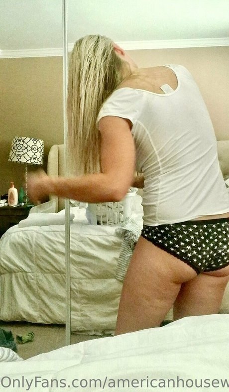Photo nue de fuite OnlyFans de Americanhousewife