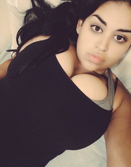 Jennifer Busty Latina