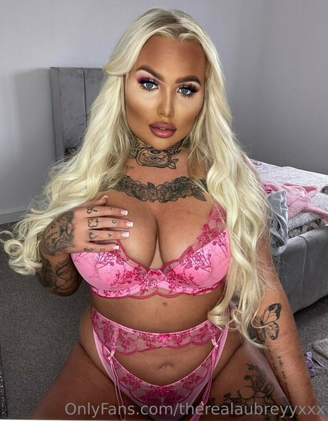 Photo nue de fuite OnlyFans de Inkedblondieeee