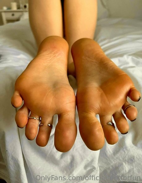 Photo nue de fuite OnlyFans de Officialfeetforfun