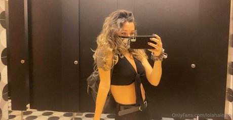 Photo nue de fuite OnlyFans de Lolahalexo