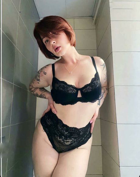 Photo nue de fuite OnlyFans de Alinacandy