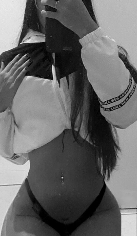 Photo nue de fuite OnlyFans de Oliveiiranatt