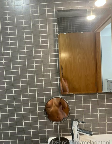 Photo nue de fuite OnlyFans de Poliamorosaa