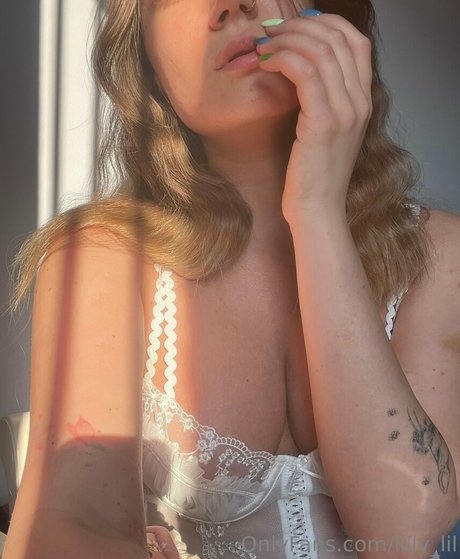 Photo nue de fuite OnlyFans de Lillylil