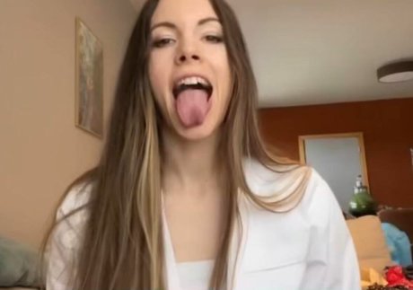Photo nue de fuite OnlyFans de Rapunzelasmr