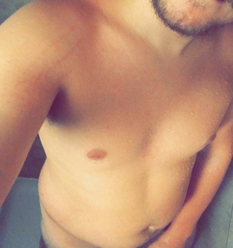 Photo nue de fuite OnlyFans de Chubby Nerd