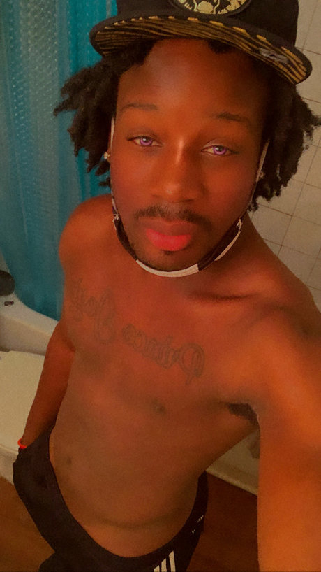 Photo nue de fuite OnlyFans de Prince Simba