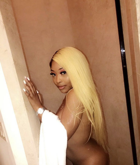 Photo nue de fuite OnlyFans de D I M E