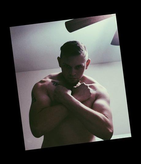 Photo nue de fuite OnlyFans de Tank