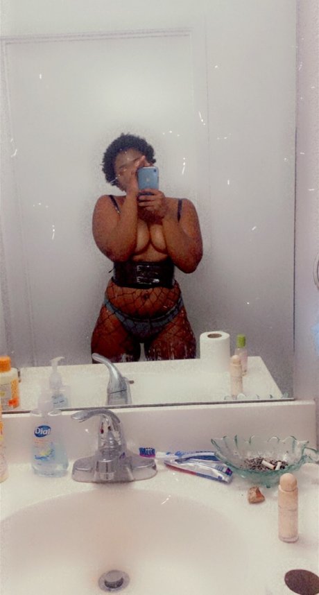 Photo nue de fuite OnlyFans de Princess Peony Top 15