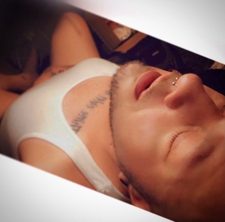 Photo nue de fuite OnlyFans de Queer Stoner