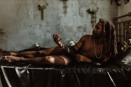 Photo nue de fuite OnlyFans de Denzel Darko