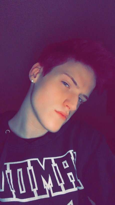 Photo nue de fuite OnlyFans de Dean Edward