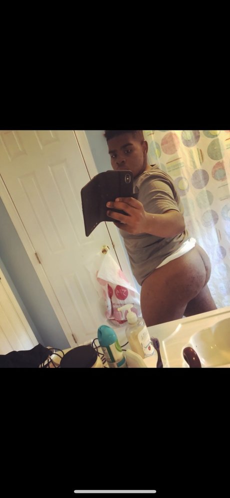 Photo nue de fuite OnlyFans de Deepthroatrell