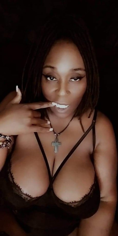 Photo nue de fuite OnlyFans de Queen The Tease