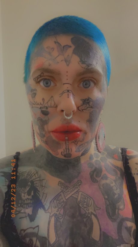 Photo nue de fuite OnlyFans de Queen Bee