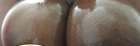 Photo nue de fuite OnlyFans de Tittyqu33n