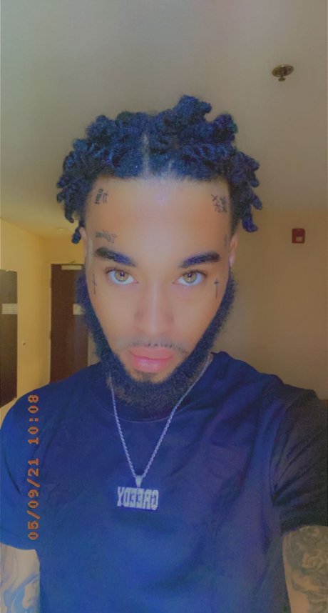 Photo nue de fuite OnlyFans de Mrbackend