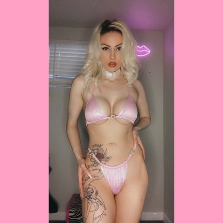 Photo nue de fuite OnlyFans de Dolly