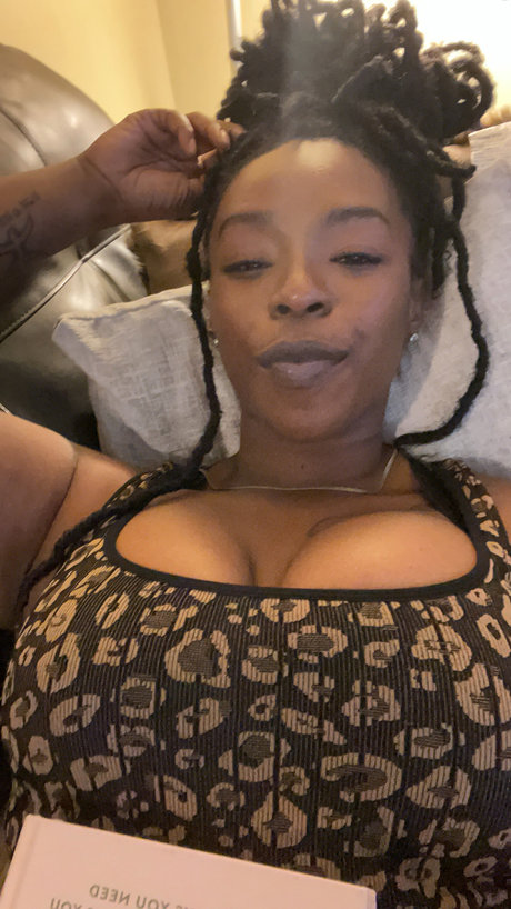 Photo nue de fuite OnlyFans de Ebony Belle