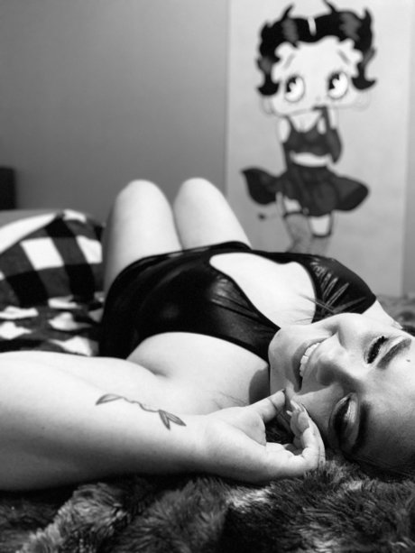 Photo nue de fuite OnlyFans de Queen Vixin 
