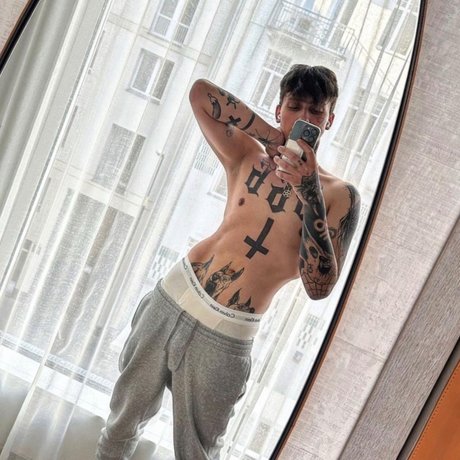 Photo nue de fuite OnlyFans de Ralph Iratus Ferre