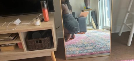 Photo nue de fuite OnlyFans de Dex And Mona