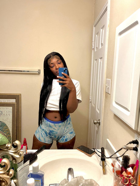 Photo nue de fuite OnlyFans de Sextin With Shaye The Tiger