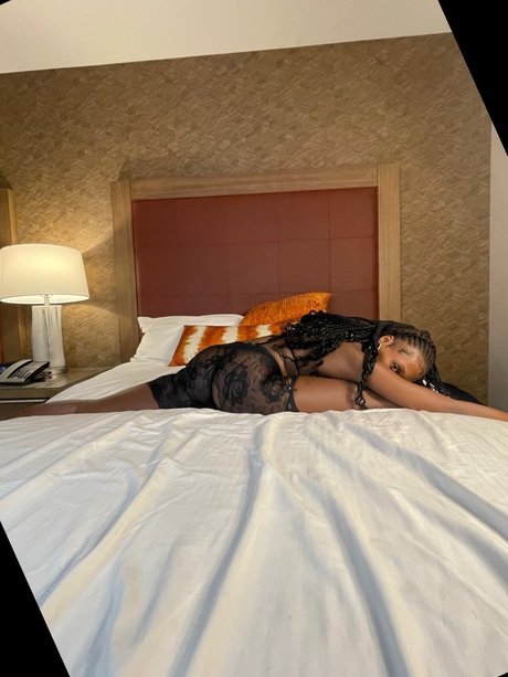 Photo nue de fuite OnlyFans de Raindrops Wet
