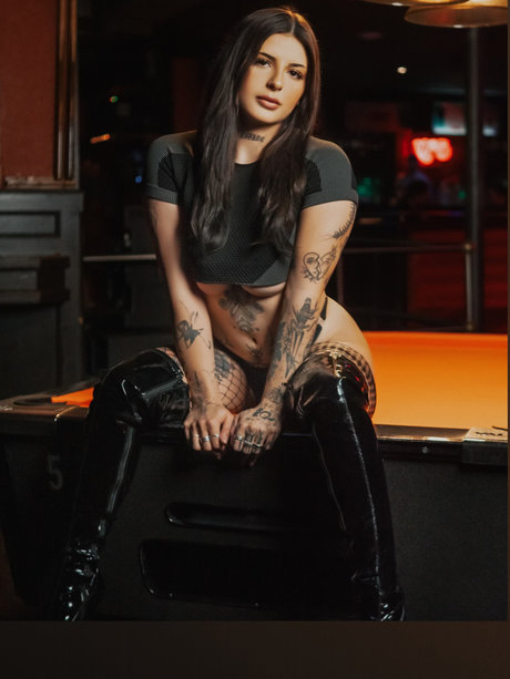 Photo nue de fuite OnlyFans de Divine Rose 