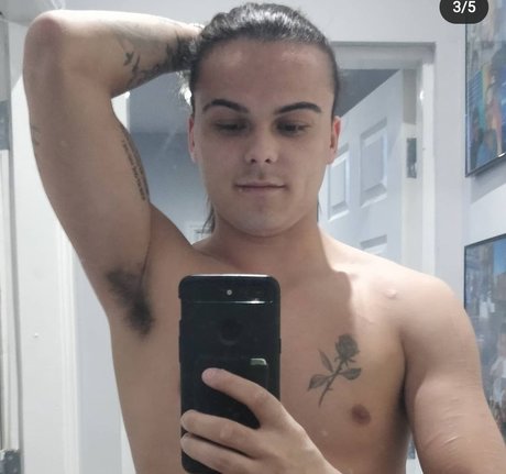 Photo nue de fuite OnlyFans de Ross