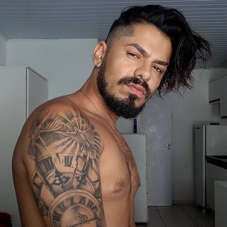 Photo nue de fuite OnlyFans de Ray Minuzzi