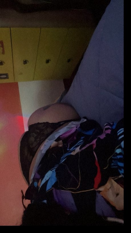 Photo nue de fuite OnlyFans de Yourrawmanticgirl