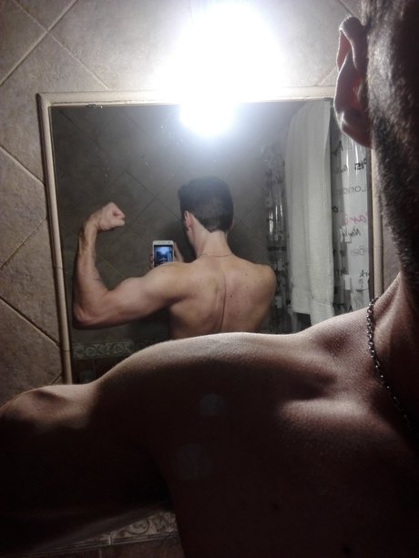 Photo nue de fuite OnlyFans de Lautaro