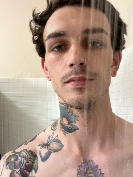 Photo nue de fuite OnlyFans de Redmxndjxnes