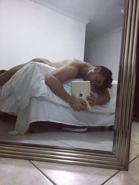 Photo nue de fuite OnlyFans de Ronald Aguilera
