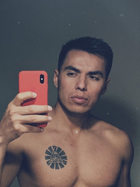 Photo nue de fuite OnlyFans de Romn Alejandro
