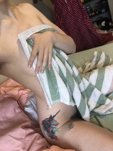 Photo nue de fuite OnlyFans de Rogue Unicorn