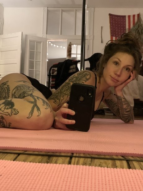 Photo nue de fuite OnlyFans de Lou 