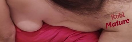 Photo nue de fuite OnlyFans de Rubimaturecom
